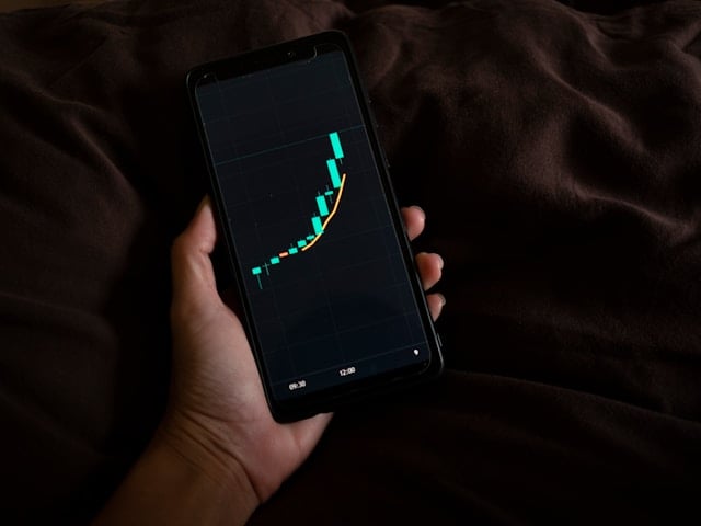 How to Test Your NAD Levels: A Complete Guide 7 A hand holding a phone with a growth chart on the screen