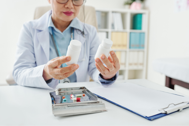 NMN and NR Compared: Better Together or Choose One? 6 An image of a doctor comparing NMN and NR