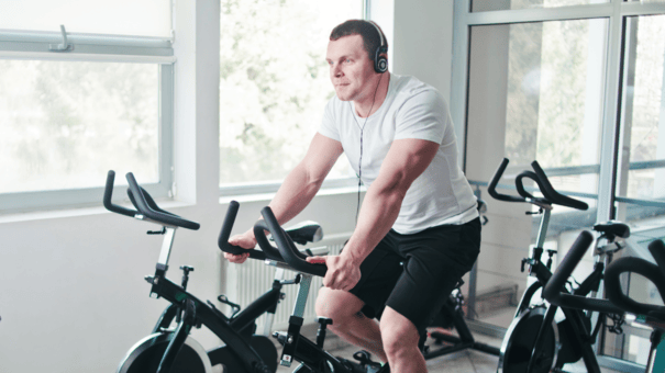 7 Anti-Aging Exercises for Longevity (and One Workout to Avoid) 7 An image of a matured man doing cardio exercise.
