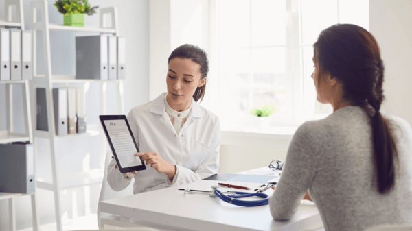 Creatine After 40: Safety and Best Options for Older Adults 6 An image of a woman consulting to the doctor
