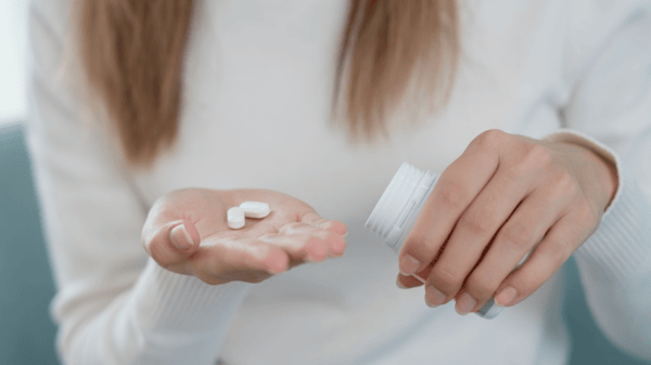 Creatine After 40: Safety and Best Options for Older Adults 7 An image of supplements in a hand