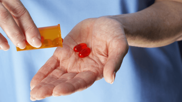 10 Creatine Myths Debunked by Science 12 An image of a hand holding supplement