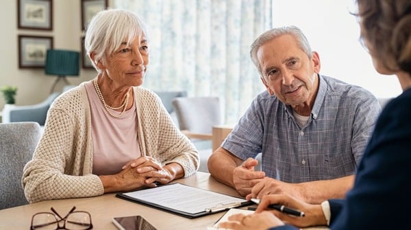 5 Daily Practices to Support Mitochondrial Health 8 Matured couple planning for their mitochondrial support