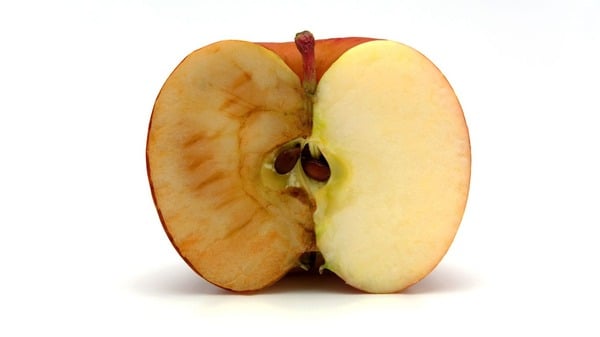 Making Sense of Oxidative Stress Markers: A Guide 4 An image of an apple with one half fresh and the other is getting rotten.
