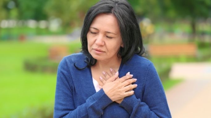 Inflammatory Biomarkers: What Do They Reveal? 6 Woman holding her chest