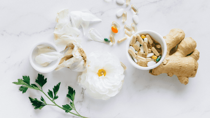 5 Anti-Inflammatory Health Benefits of Ginger Root 9 An image of a ginger and supplements