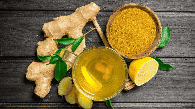 Turmeric vs Ginger: What's the Difference and Which is Best? 6 An image of a ginger with tea and turmeric powder