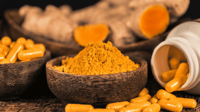 Turmeric vs Ginger: What's the Difference and Which is Best? 8 An image of turmeric powder and supplements