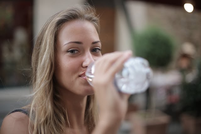Should You Take Creatine on a Keto Diet? 7 Woman staying hydrated with water bottle