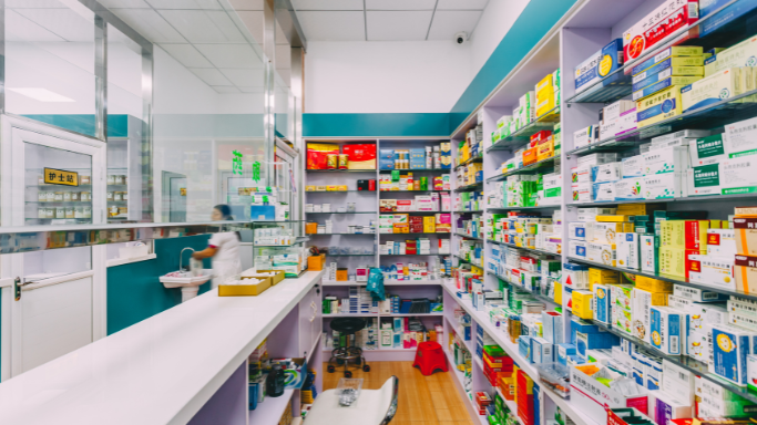 NSAID Alternatives: 11 Non-NSAID Pain Relievers to Consider 5 An image showing various over-the-counter medications displayed on pharmacy shelves.