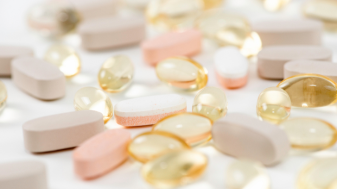 10 Vitamins and Minerals with Anti-Aging Benefits 4 An image showing a variety of vitamin and mineral supplements.