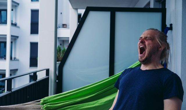 man yawning 602bfcec