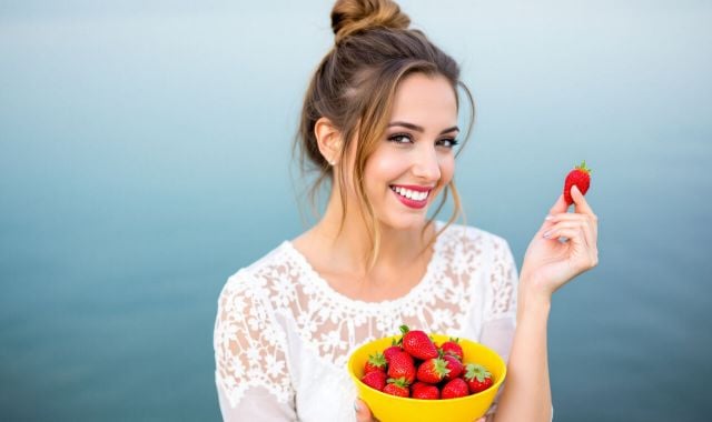 strawberries woman 8571ad72
