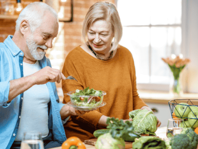 What to Know About Creatine and Cholesterol Levels 5 An image of matured couple eating healthy foods