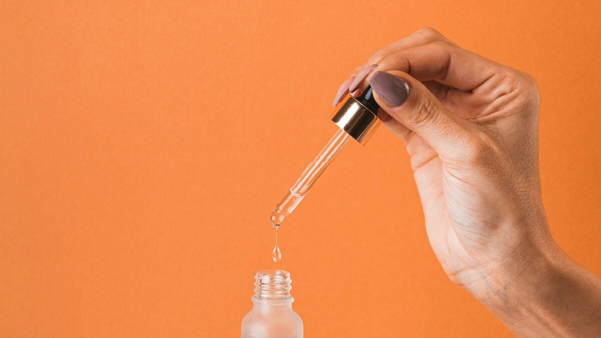 Niacinamide benefits - featured image showing serum dropper