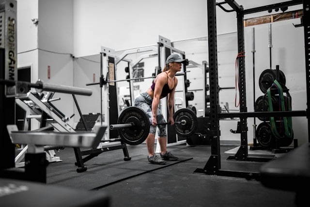Should You Take Creatine on a Keto Diet? 3 A woman in the gym doing a deadlift