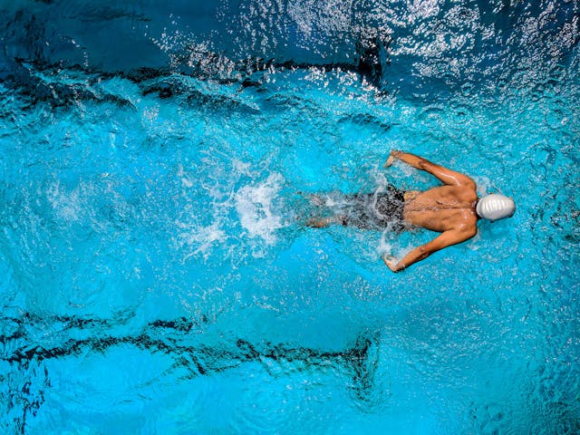 Should You Take Creatine on a Keto Diet? 7 Swimming athlete from above