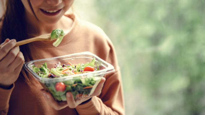 What's the Difference Between NAD, NADP and NADPH? 2 An image of a woman eating healthy foods